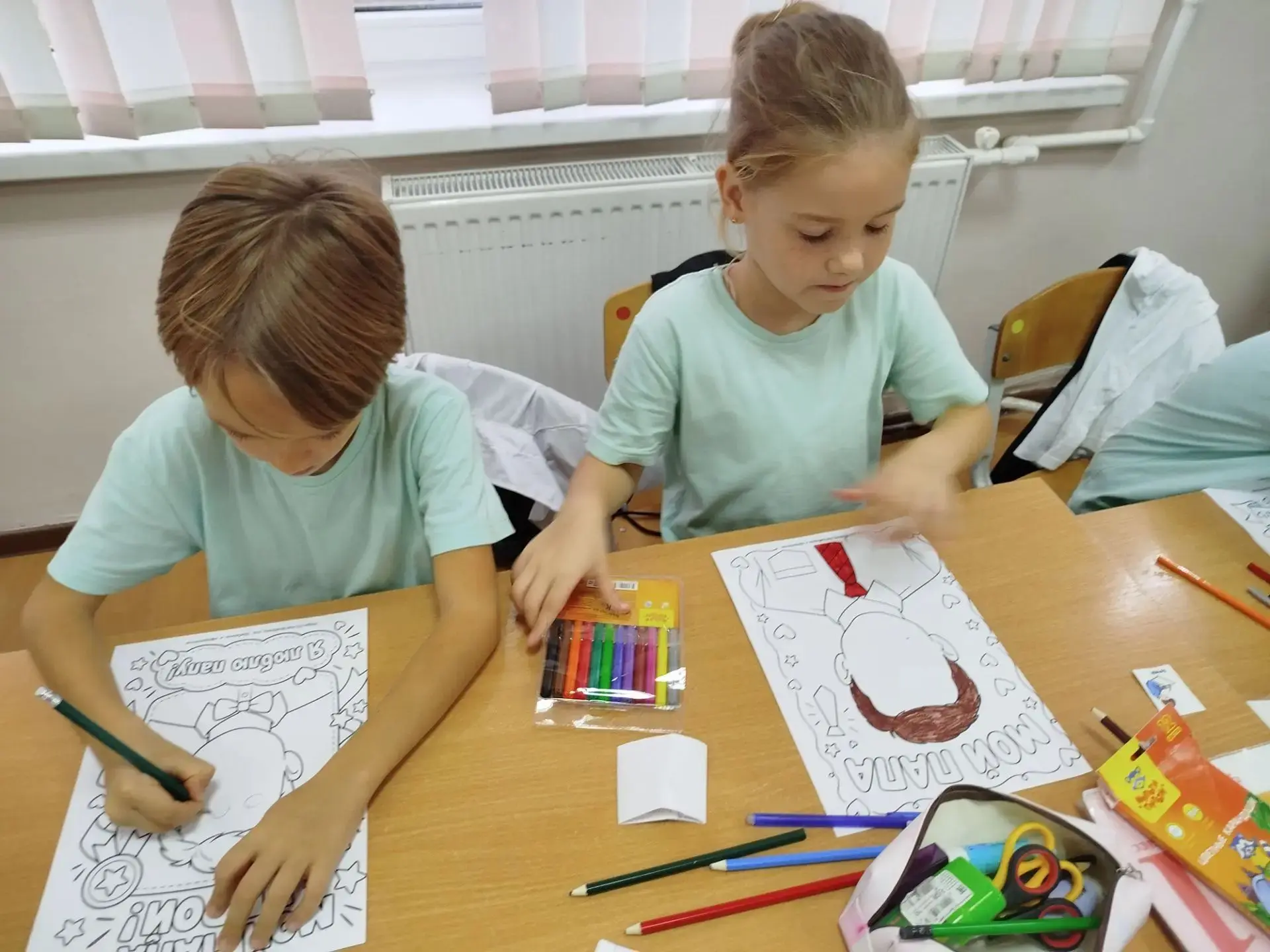 К празднику "День отца"❤️ учащиеся 1️⃣ класса нарисовали портреты своих любимых пап. Эт...