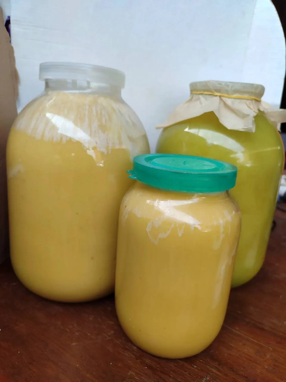 Продам мёд! Этого года. Подсолнух 1 литр - 500₽, 3 литра - 1000₽. Луганск, р-н парка 1-...