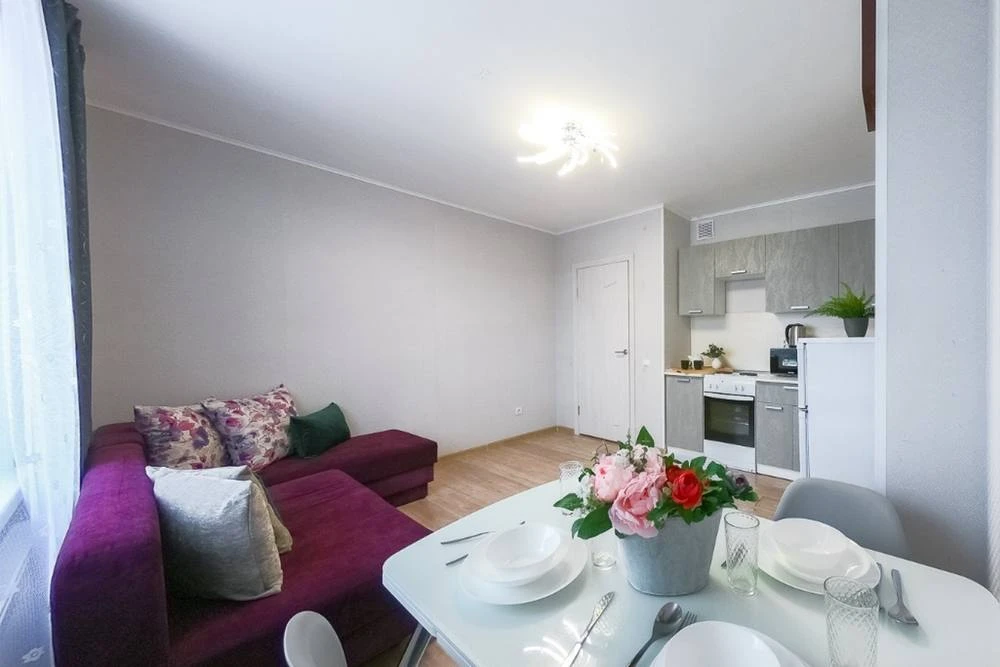 https://domiksmart.ru/ekaterinburg/1-komnatnaya-kvartira-posutochno-v-ekaterinburge-shi...