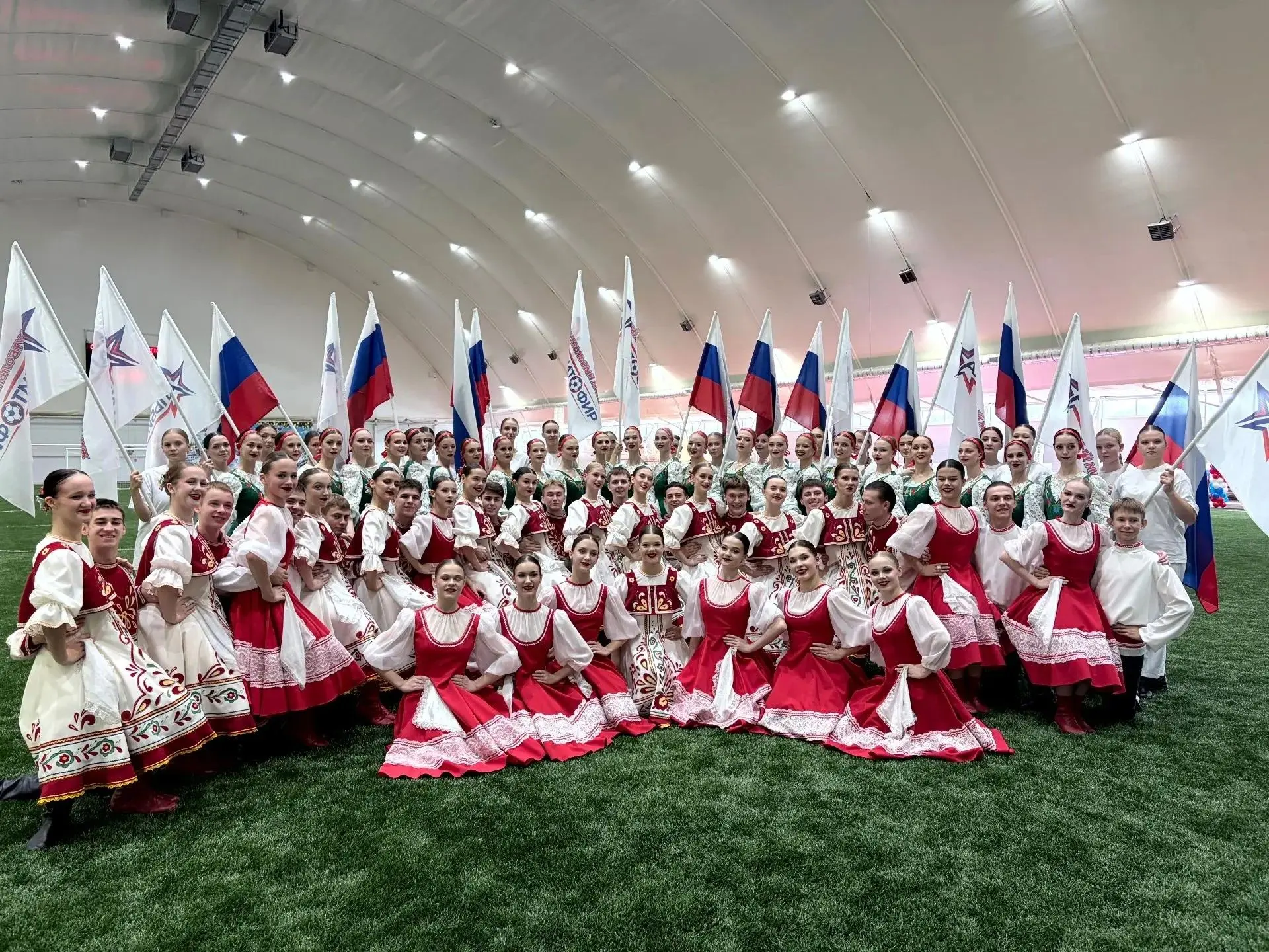 Наших студентов не испугать масштабами! Вместо сцены – футбольное поле!