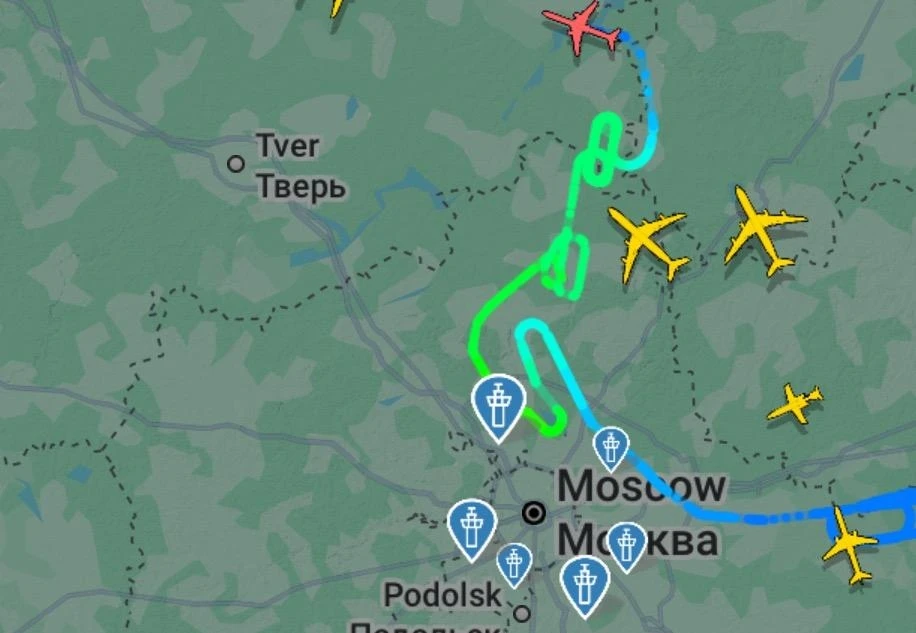 ✈ Самолёт президента Путина не может сесть в Москве!