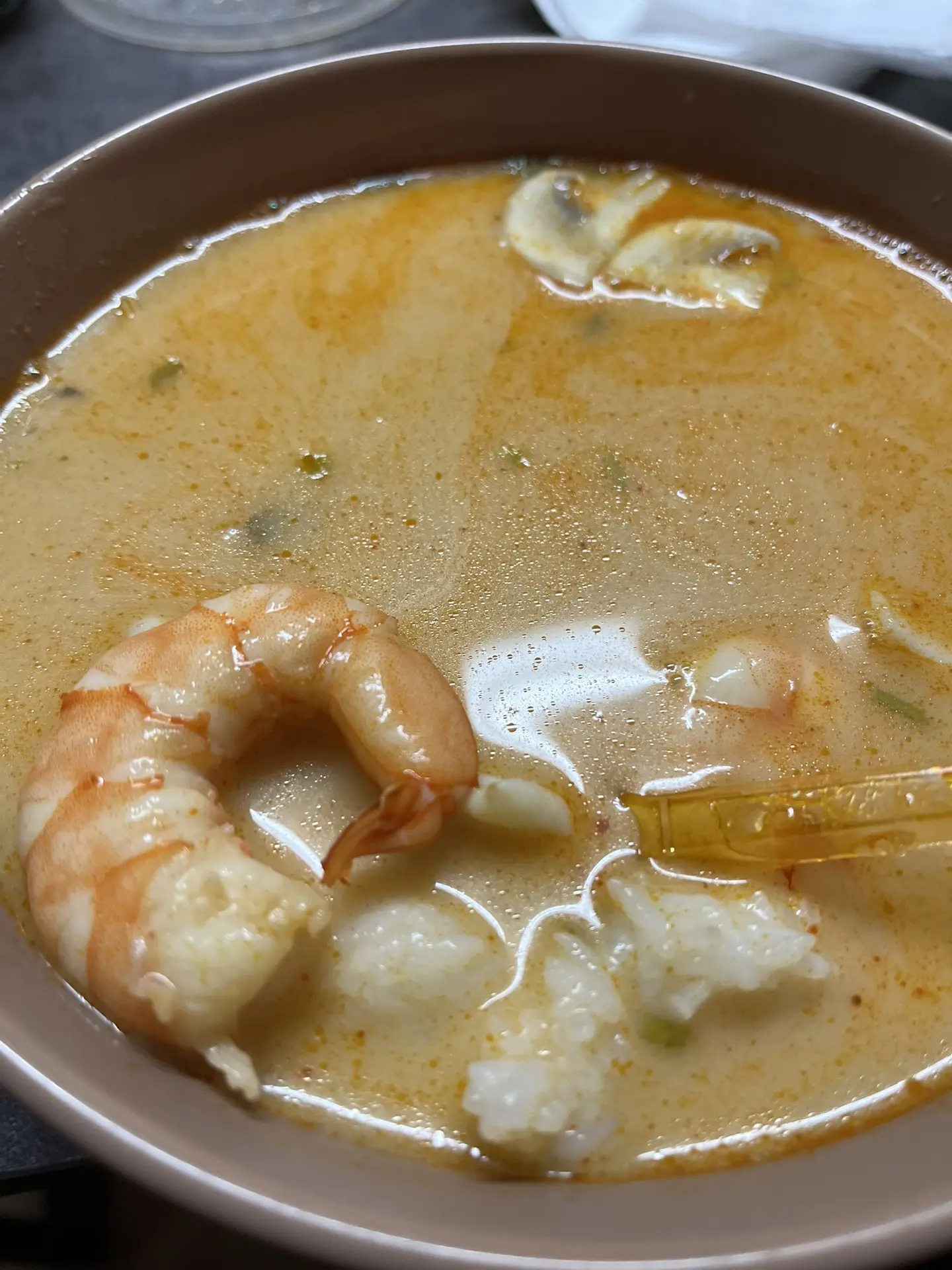 Наслаждаюсь любимым супом том ям  🍠