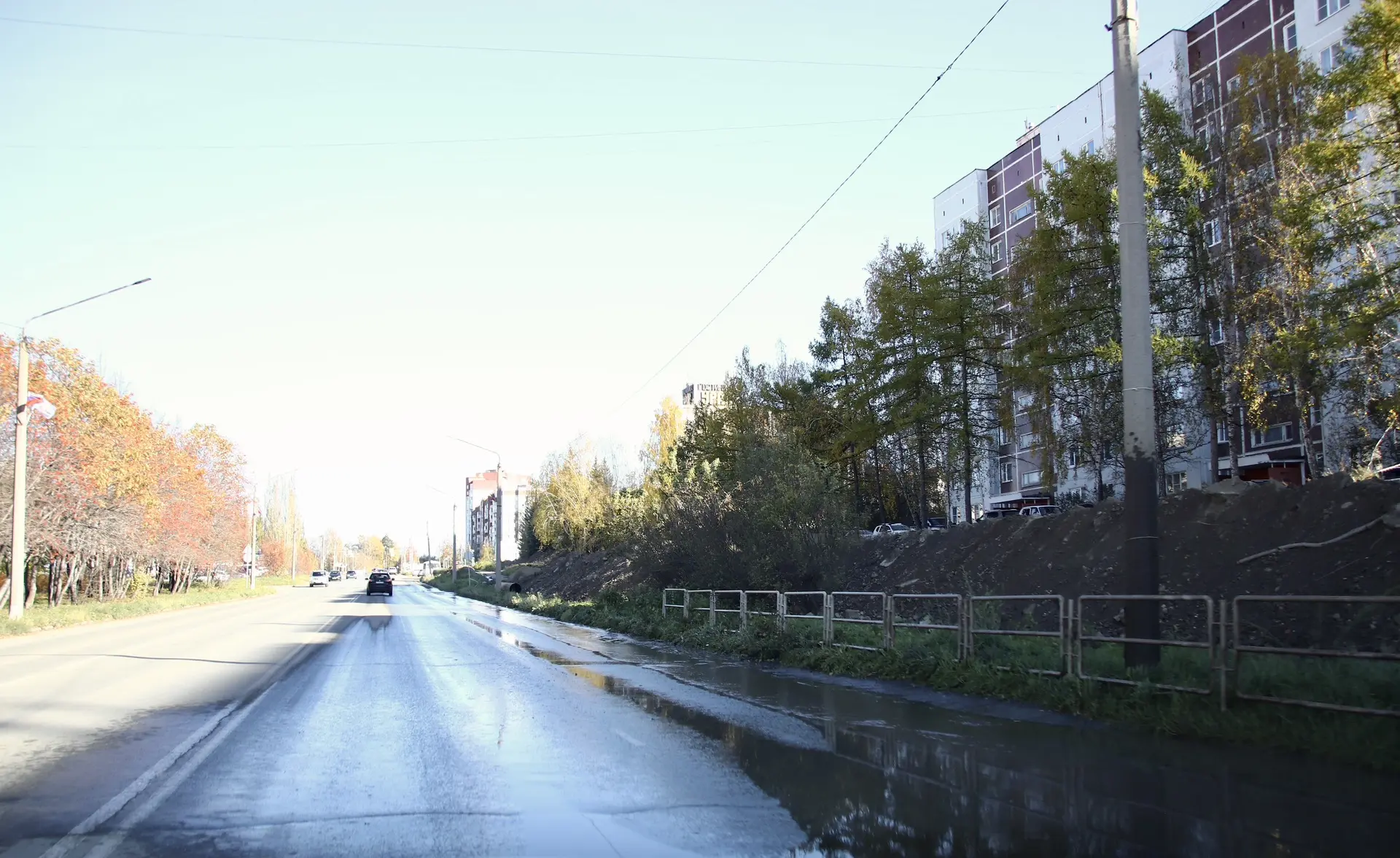 Коллектор на проспекте Карла Маркса опять выпустил наружу нечистоты района, сообщают по...