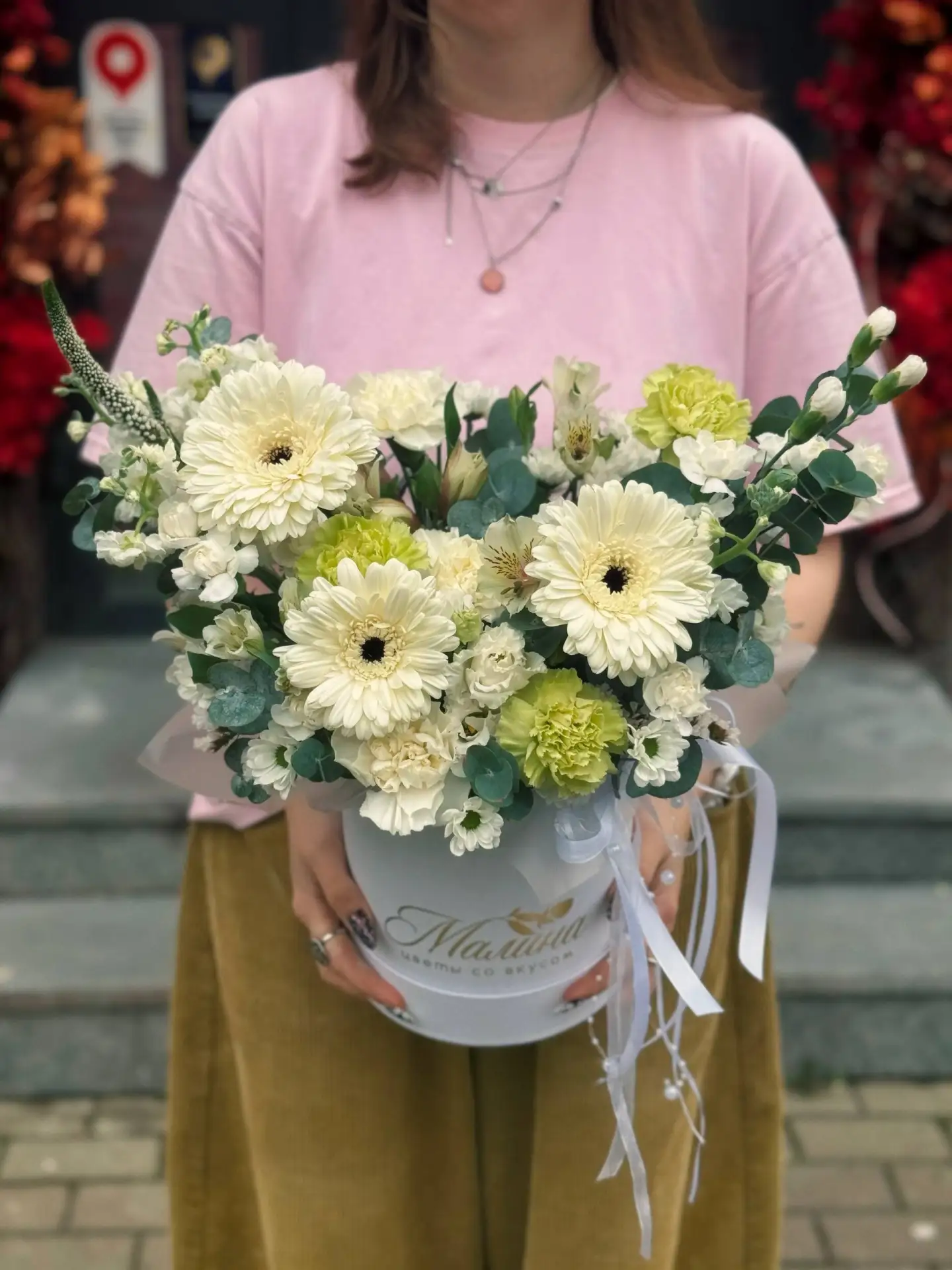 Шляпные коробочки в бело-зеленой гамме, стоимостью 4400₽ 🌸