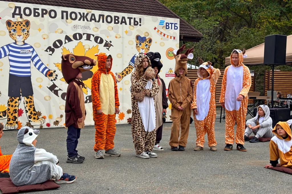 Зумба-зарядка и «леопардовый вальс» – сотни диких кошек и их почитателей собрал в Хасан...