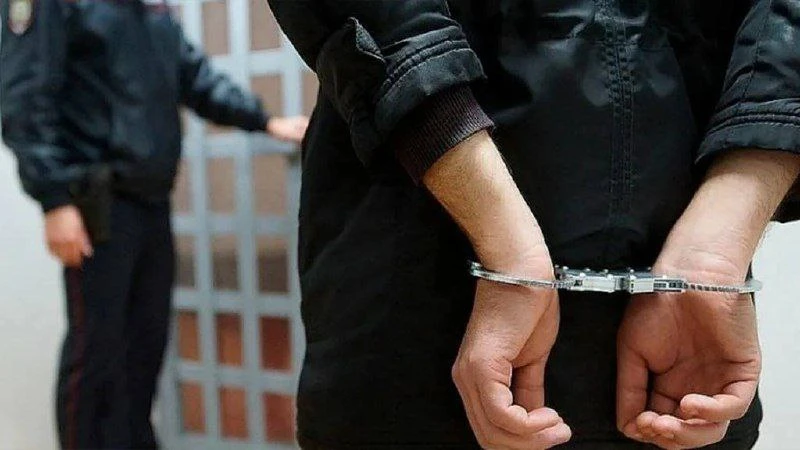 ⚖️ Обвиняемый в покушении на убийство, изобличенный оперативниками уголовного розыска, ...