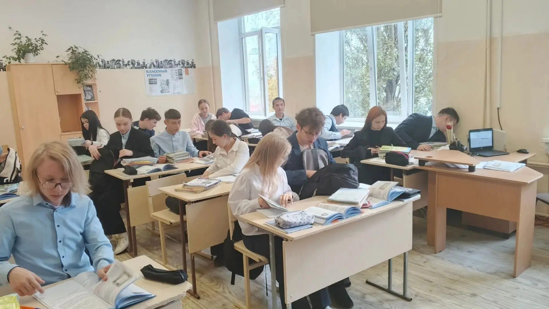 Книжный десант: операция «Бережно к учебнику»