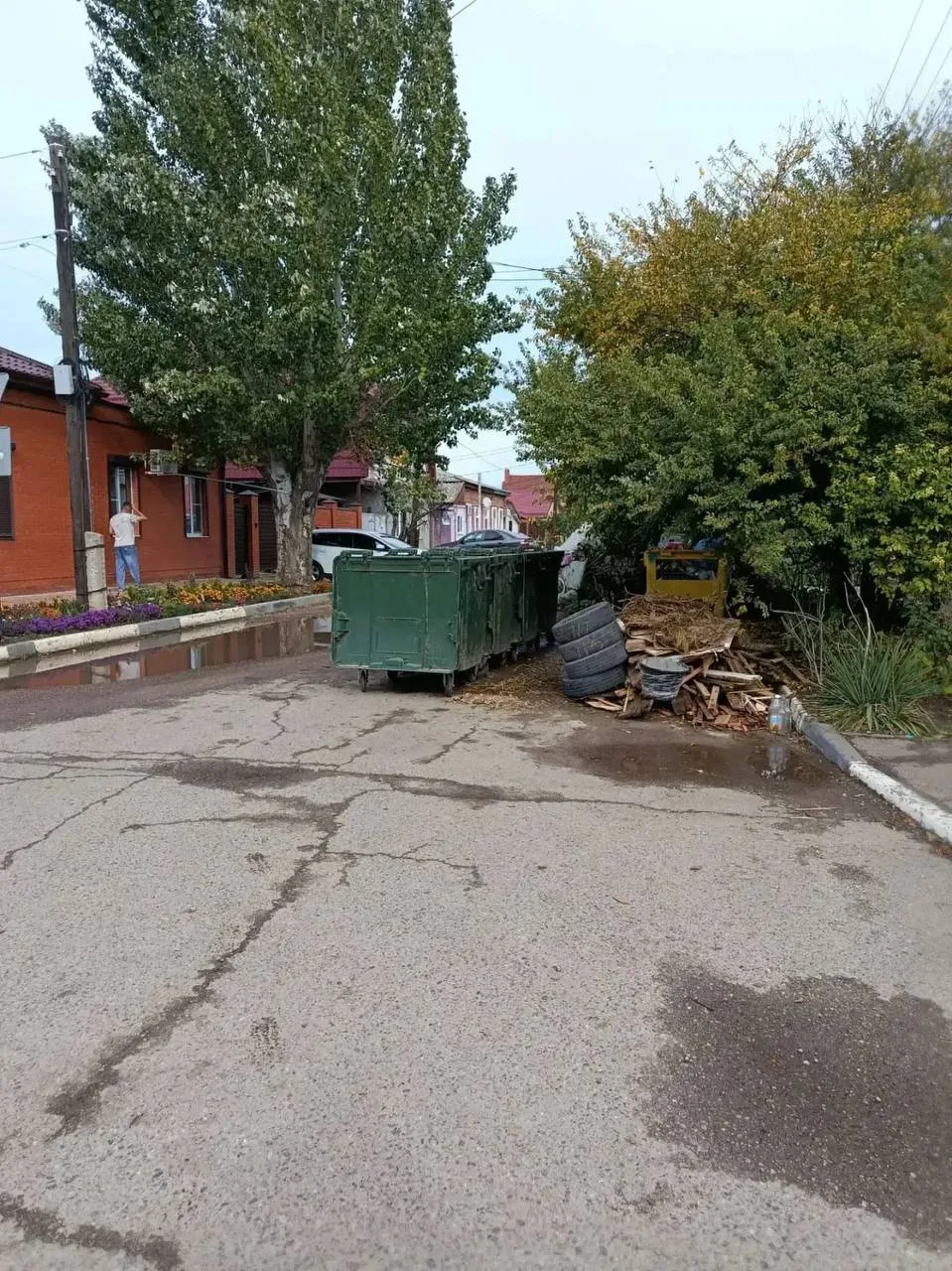 Жители Харьковской просят отсыпать дорогу