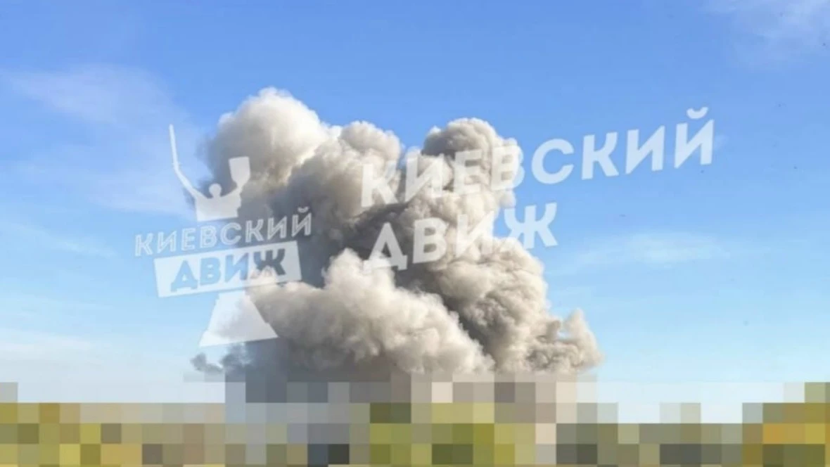 ⚡️💥 Над Киевом поднимается огромный столб дыма: ВС РФ продолжают выносить энергетику в...
