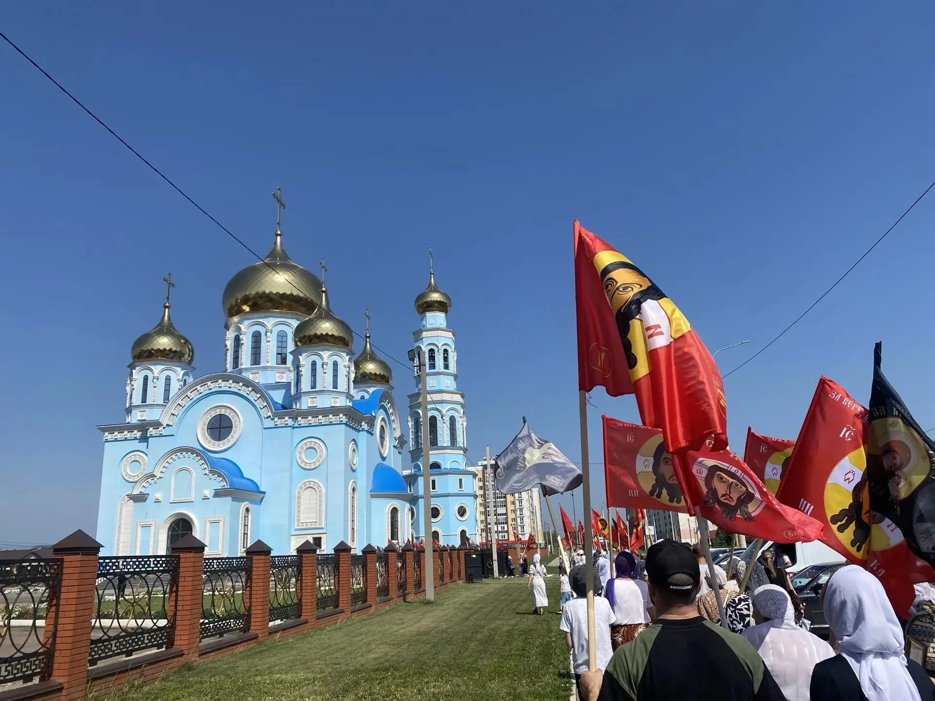 Крестный ход в день Казанской иконы