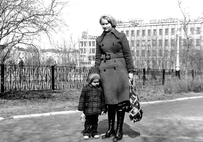 Восьмидесятые годы. Пушкинская улица. Информация взята из источника @ (История Мурманска).