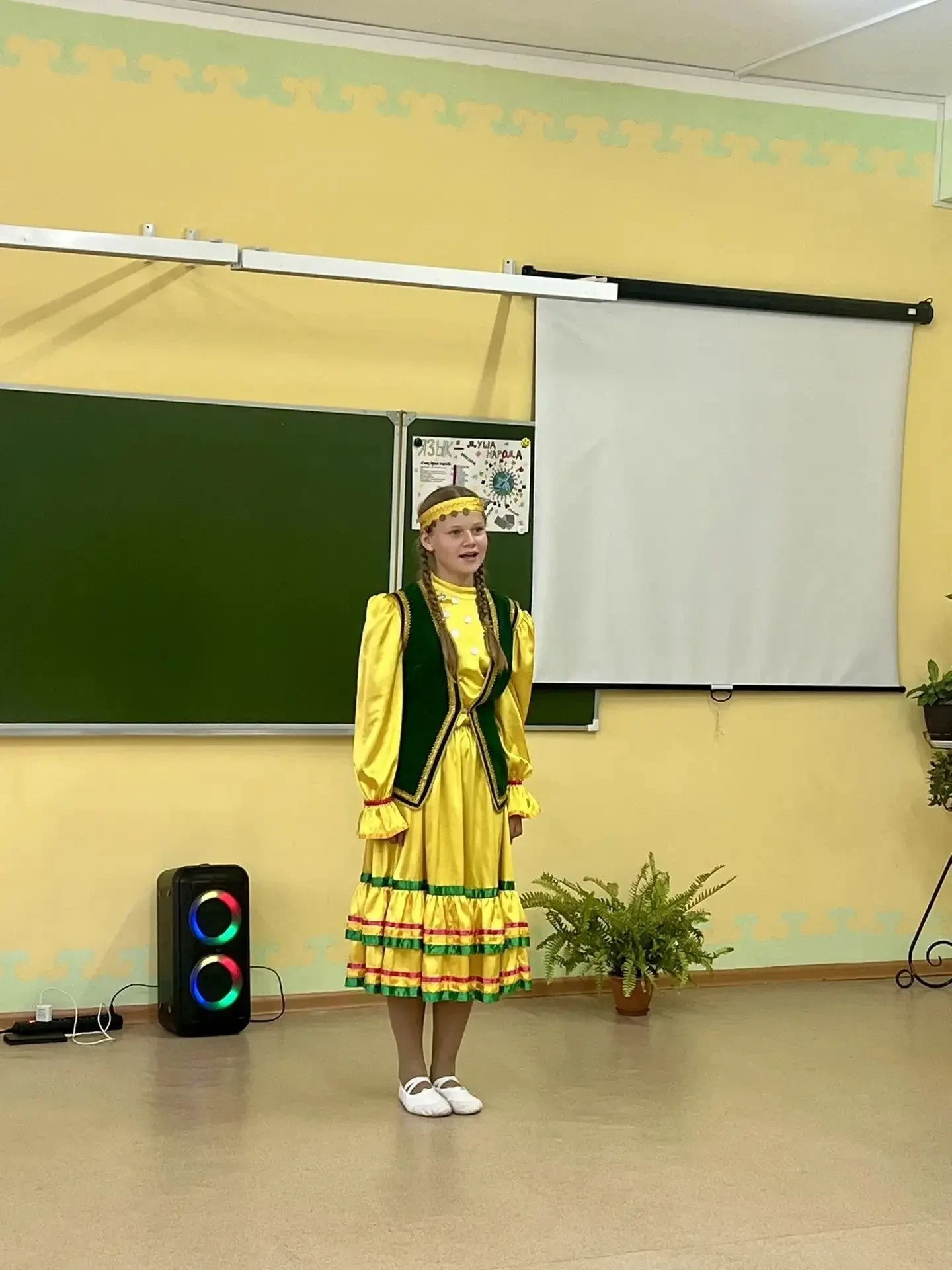Гимназию № 17 посетили гости перед Днём республики