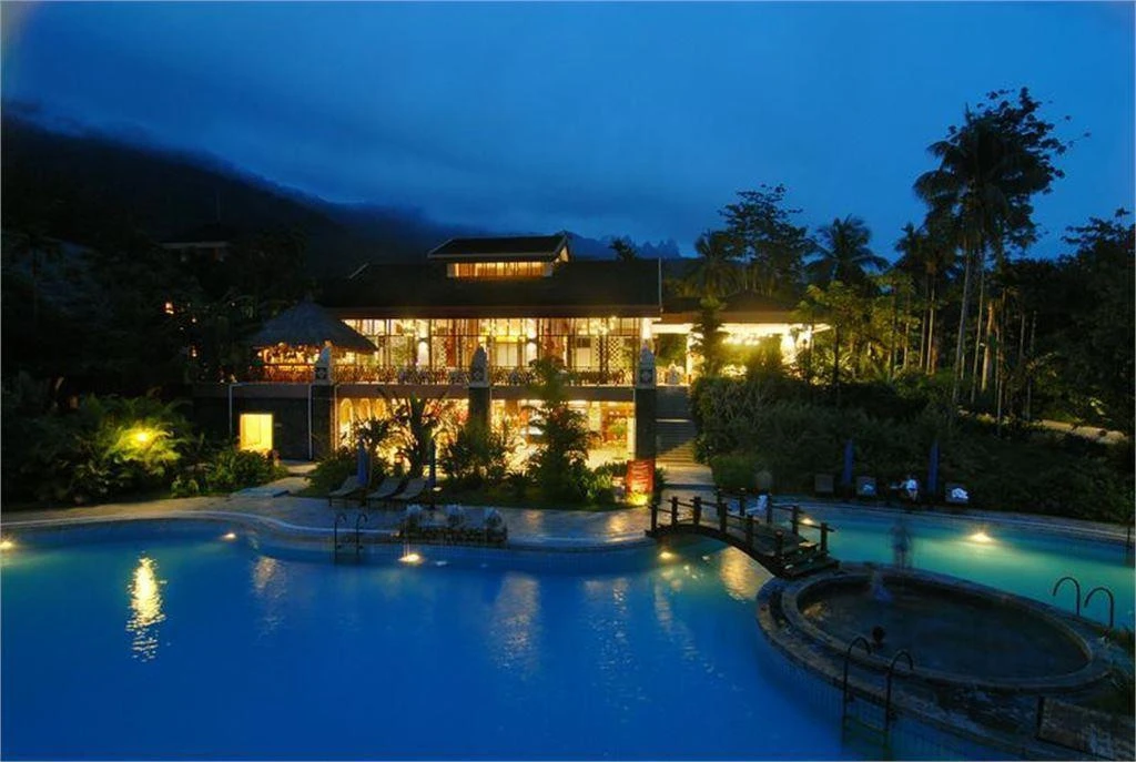 Откройте для себя NARADA RESORT & SPA QIXIAN MOUNT в живописном уголке Баотинга в район...