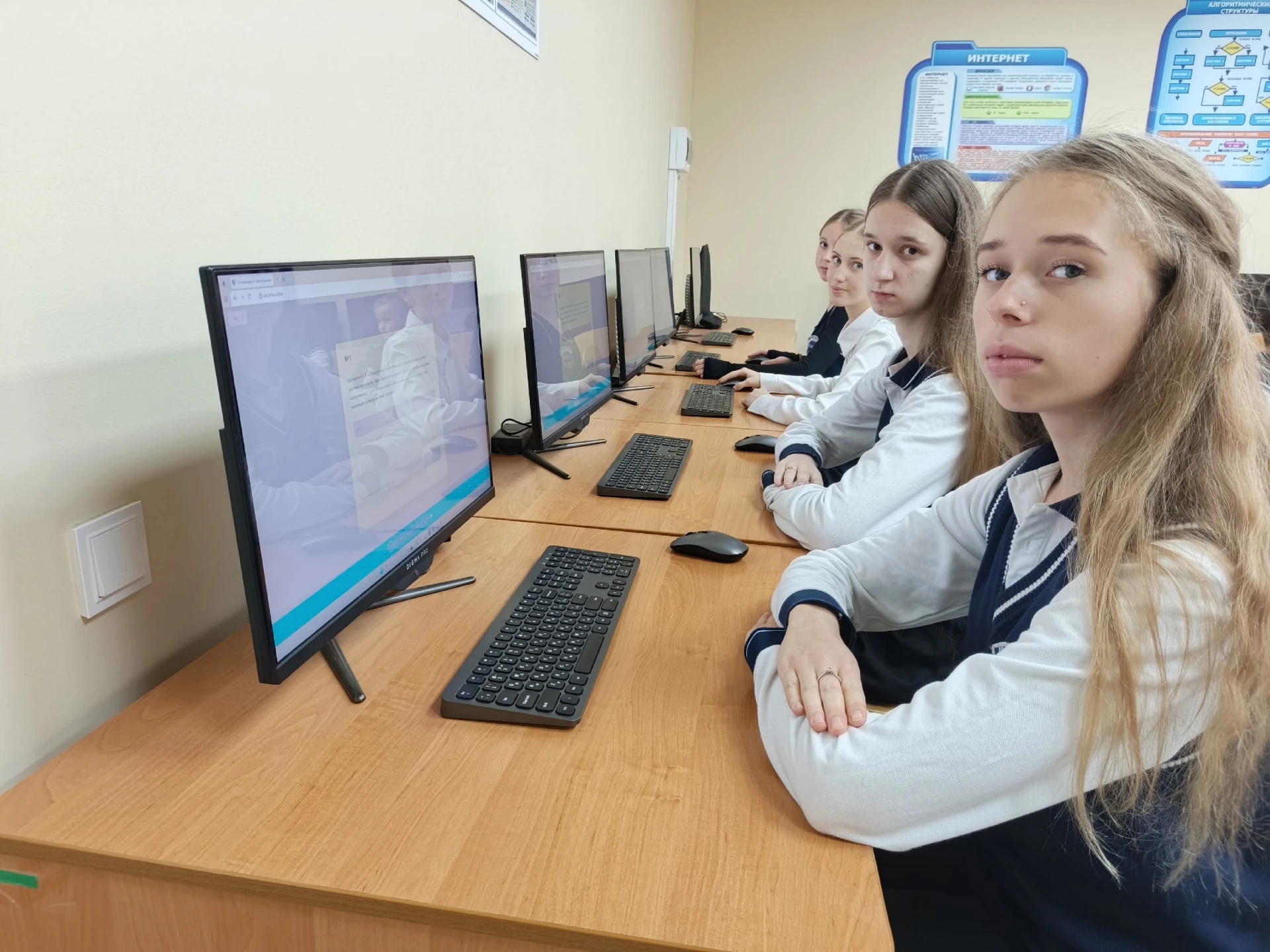 13 и 14 октября обучающиеся 4-11 классов ГБОУ «СШ № 18 Шахтерского м.о.»  приняли участ...