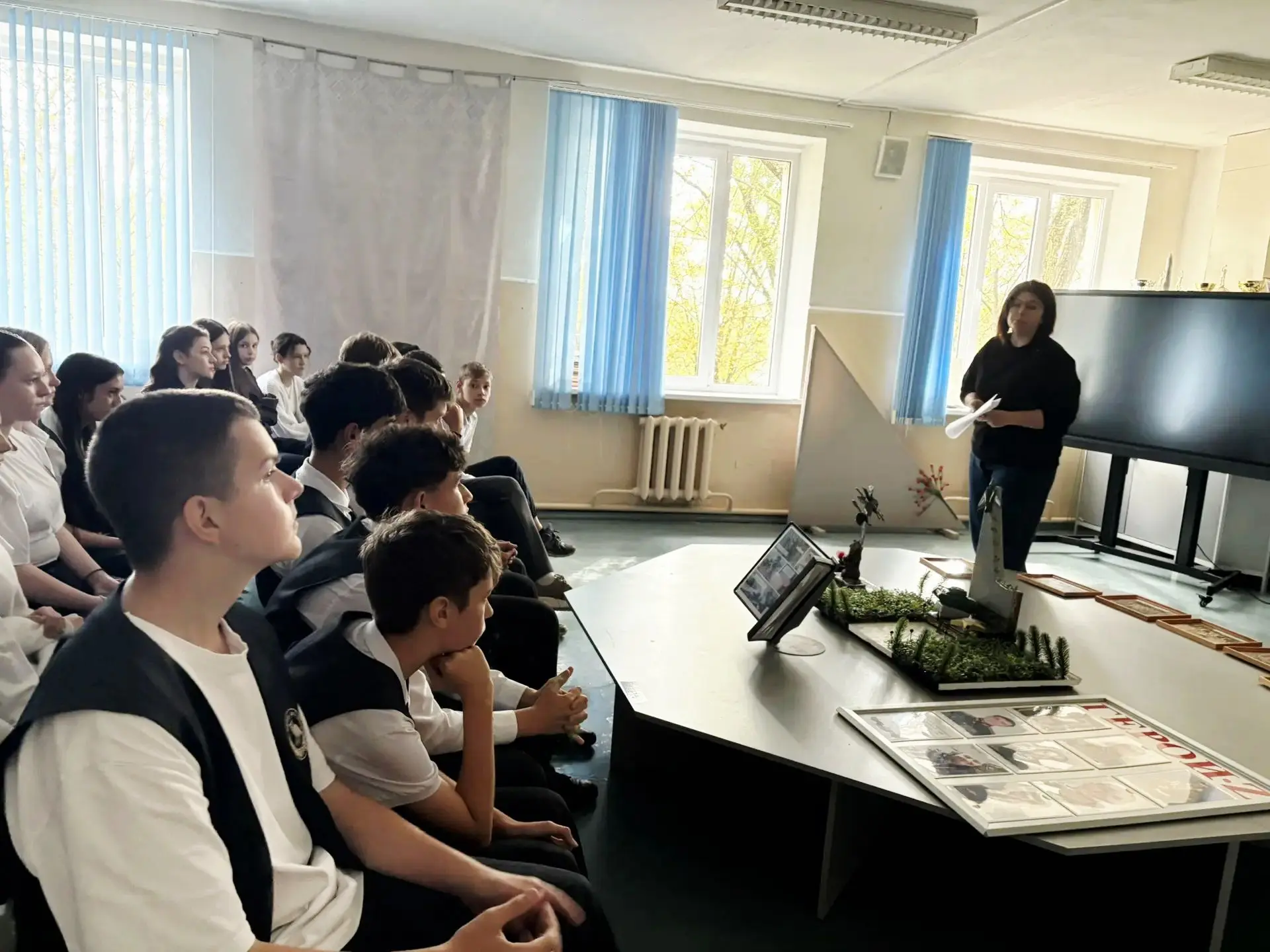 9 октября, в день 83-й годовщины завершения Битвы за Кавказ, ученики 8А класса нашей шк...
