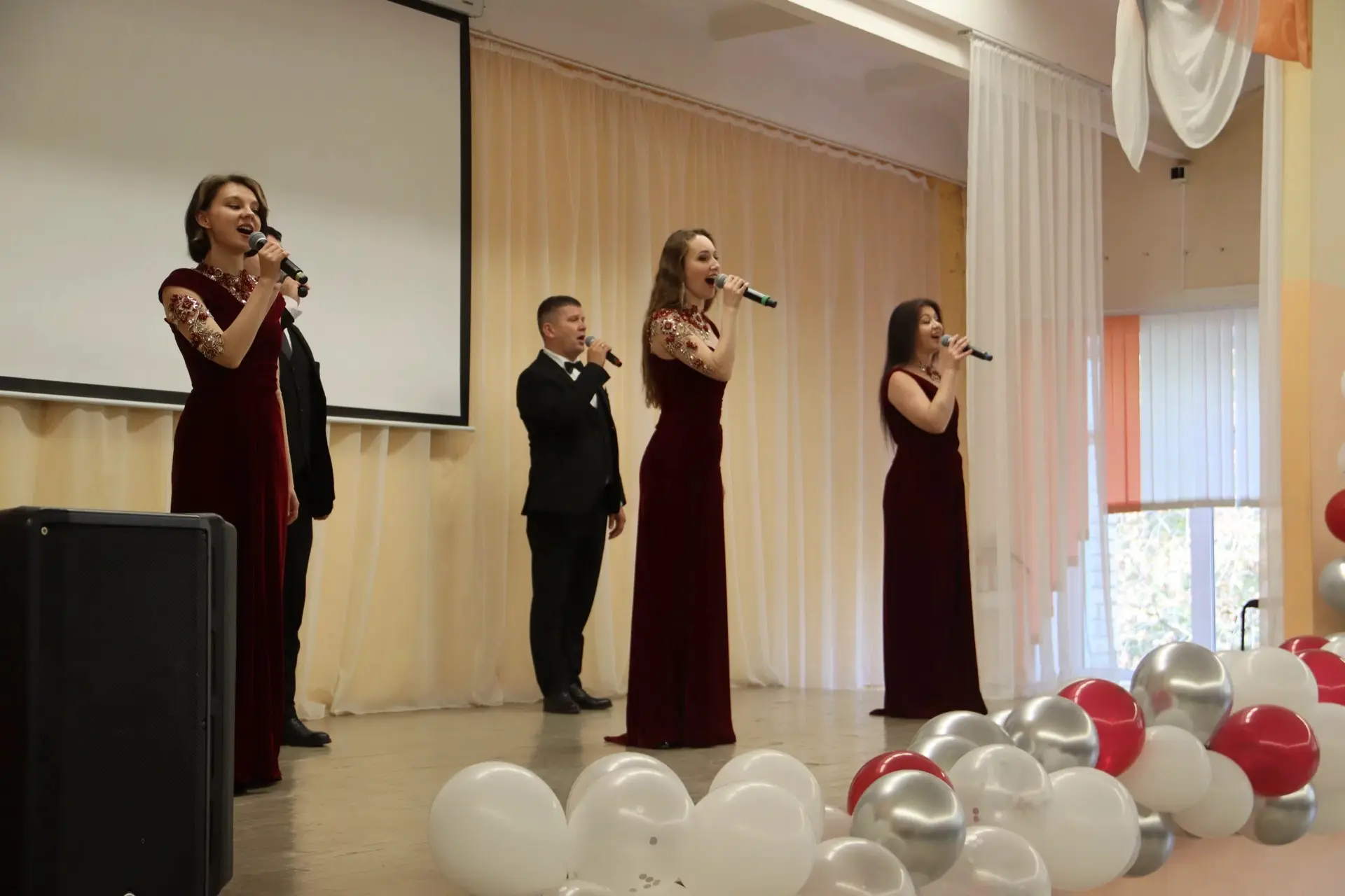 🎼«Ты будешь в песне жить, моя Россия!...»: Чувашская филармония подарила школьникам пр...