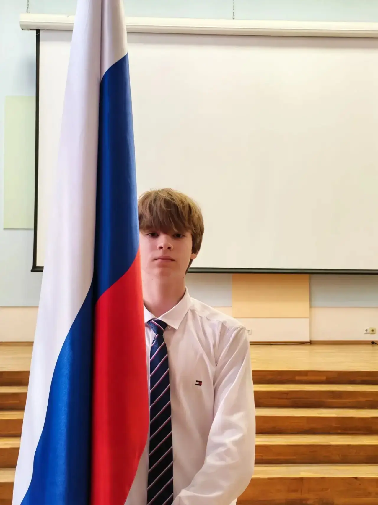 🇷🇺 Новая учебная неделя в нашей Гимназии традиционно началась с торжественной линейки...