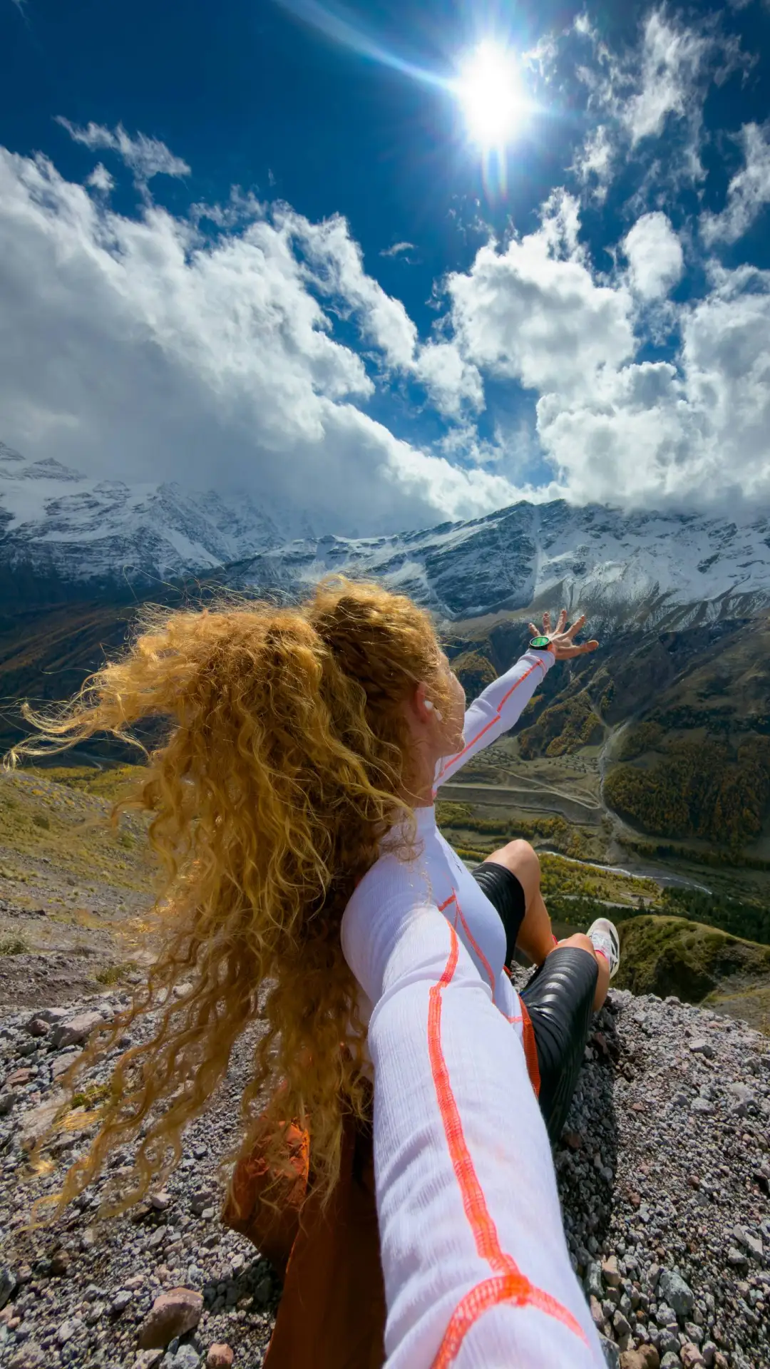 Мы с тобою вместе на контрасте - золотая осень в горах🏔️🥰❤️🍁