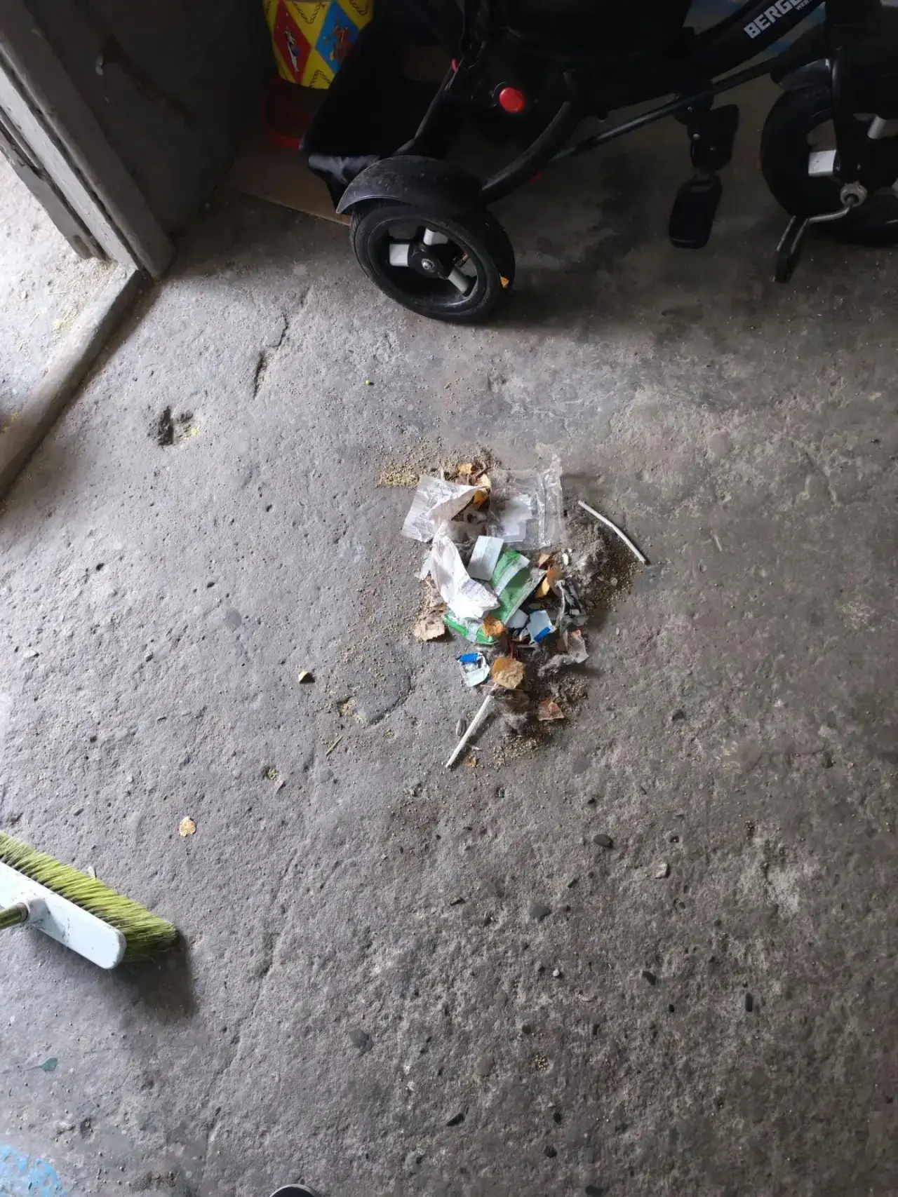 ✅ Проведена влажная уборка подъездов по адресам: