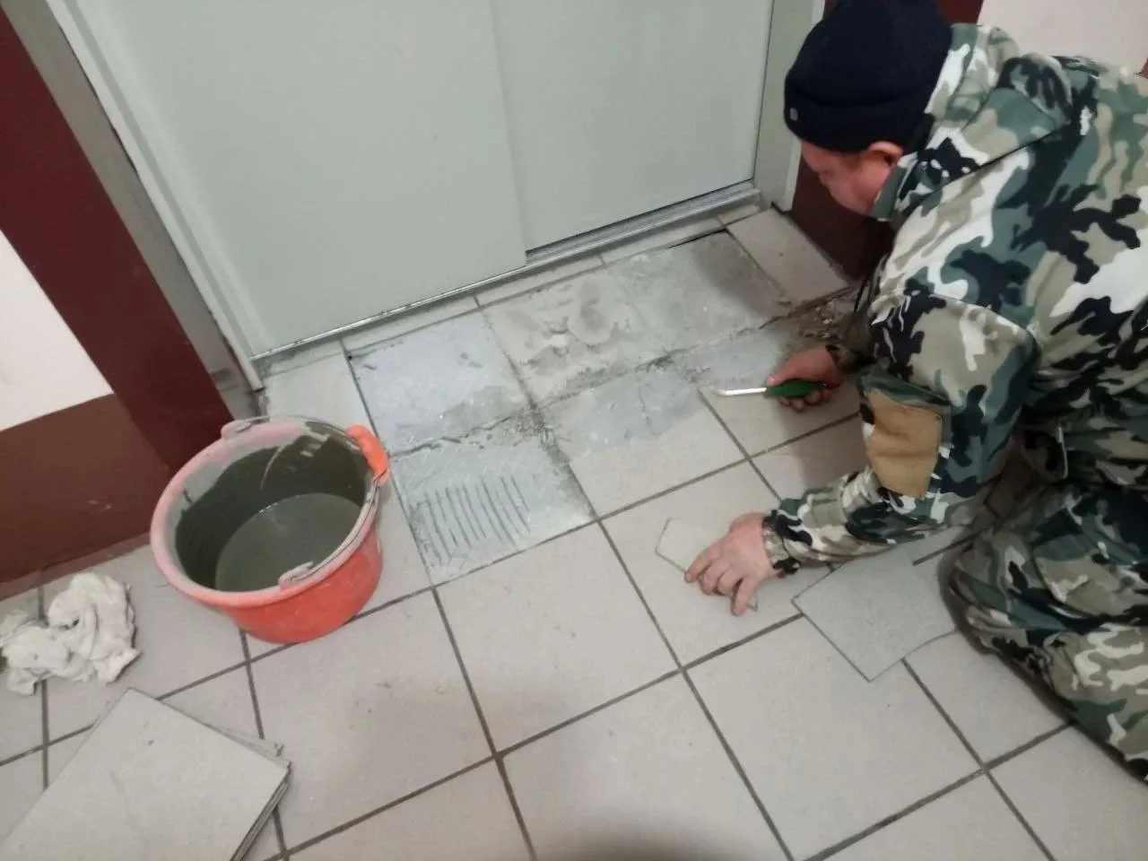 Ул. Сосновая,17 ремонт полового покрытия