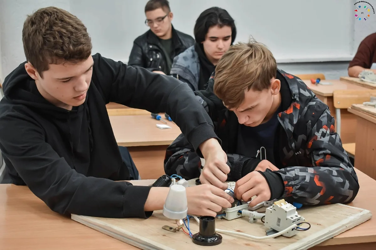 🧑‍🎓 А зачем тогда 11-й класс? Всё больше подростков предлагают раньше отправлять за п...