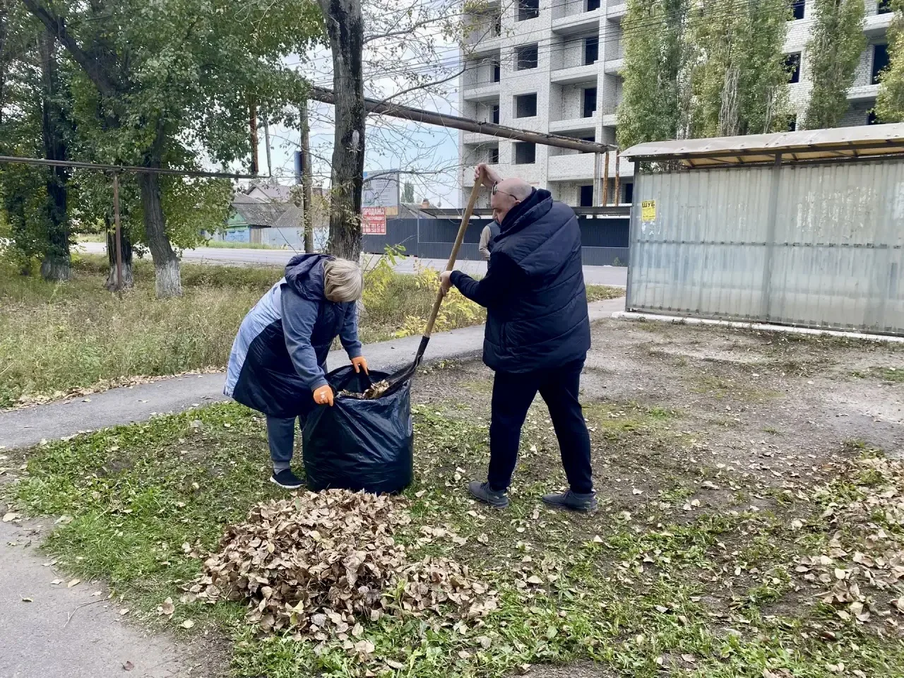 9 октября коллектив МУ «Культурно-досуговый центр БМР» вышел на субботник, чтобы привес...