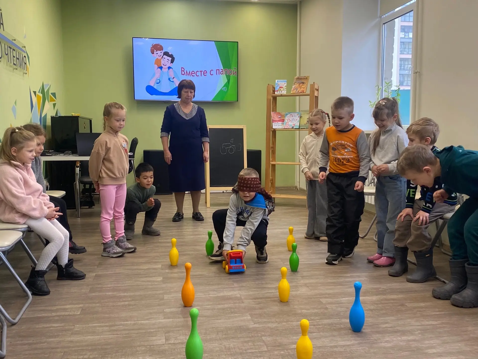 🎉 «Папа может, папа может всё, что угодно!»: как прошёл праздник в Библиотеке семейног...