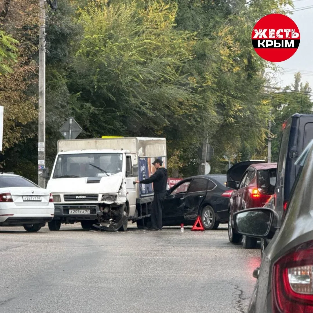 В районе Горбатого моста в Симферополе произошло ДТП.
