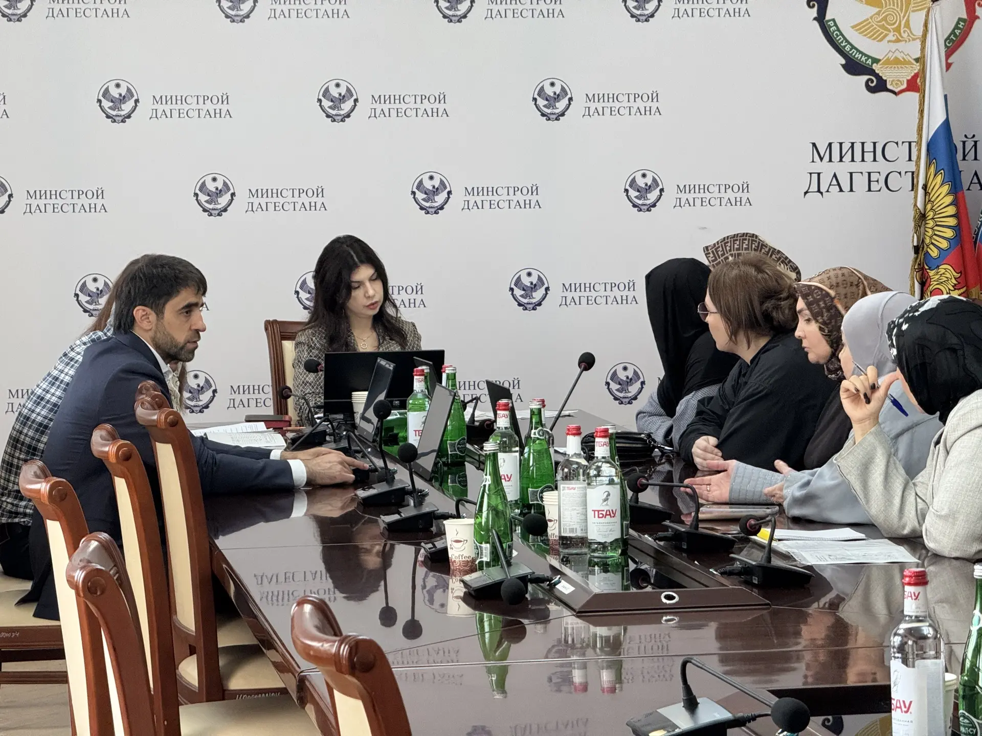 Минстрой Дагестана продолжает работу по вопросу пострадавших граждан от действий ООО АР...