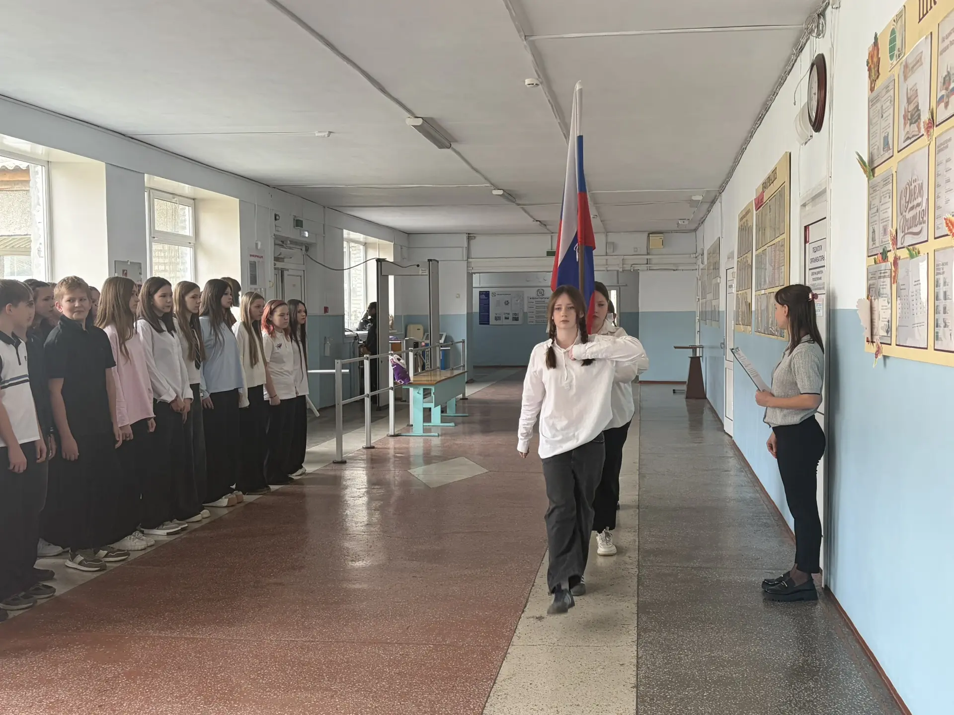 Вот и предпоследняя учебная неделя подошла к концу. Традиционно она началась с торжеств...