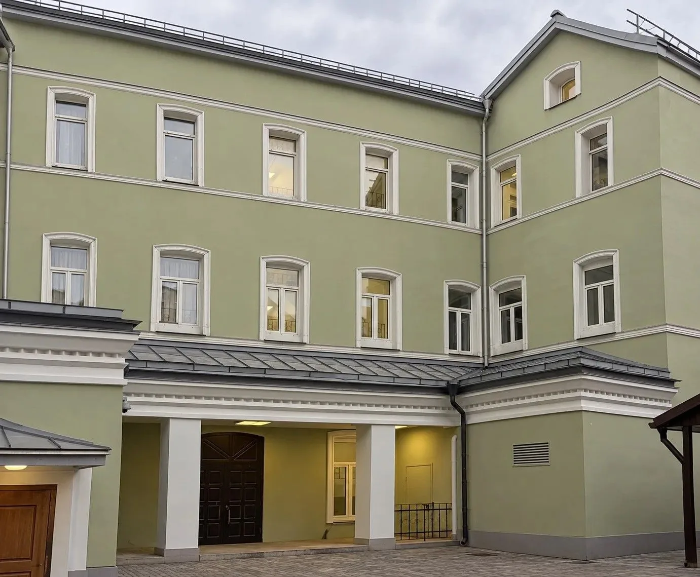 🔔 12 октября в Москве председатель Патриаршего совета по культуре митрополит Симферопо...