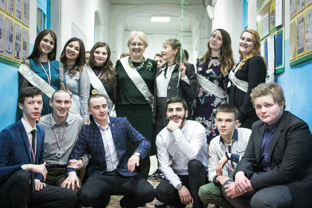 С Днём учителя всех, кто причастен к этой профессии! 🌺📚