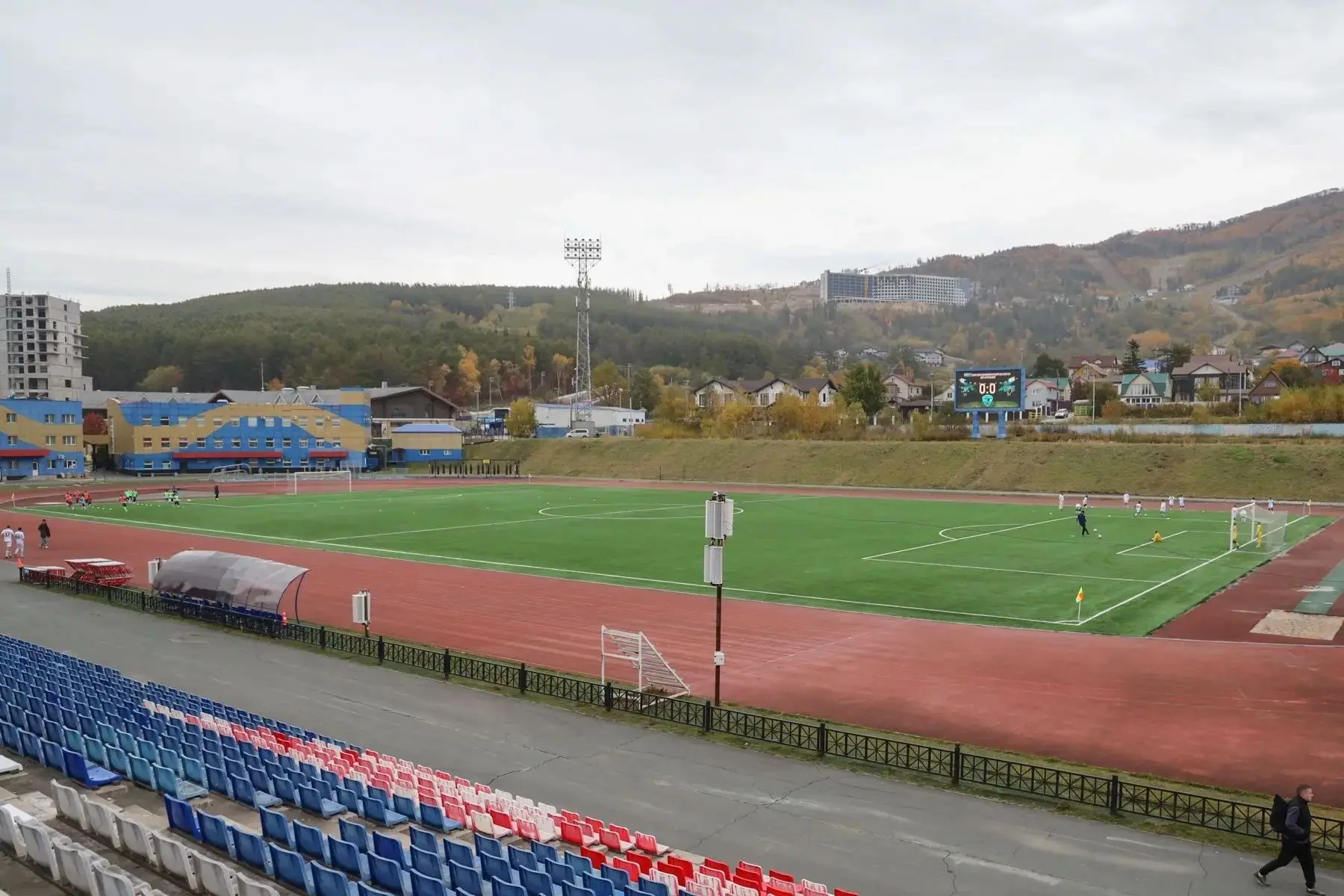 🎉 В Южно-Сахалинске обновили футбольное поле стадиона "Спартак"