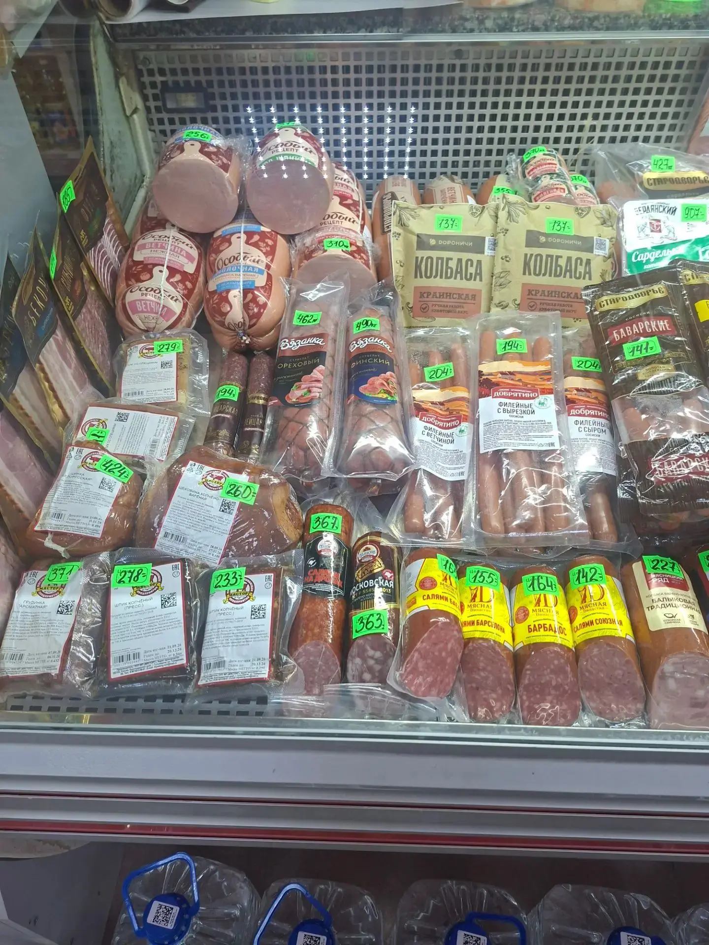 🥓 Колбасный рай в нашем магазине — огромный выбор и новые хиты! 😍