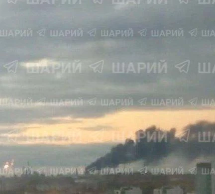 Ещё кадры горящего после НПЗ в Омске.
