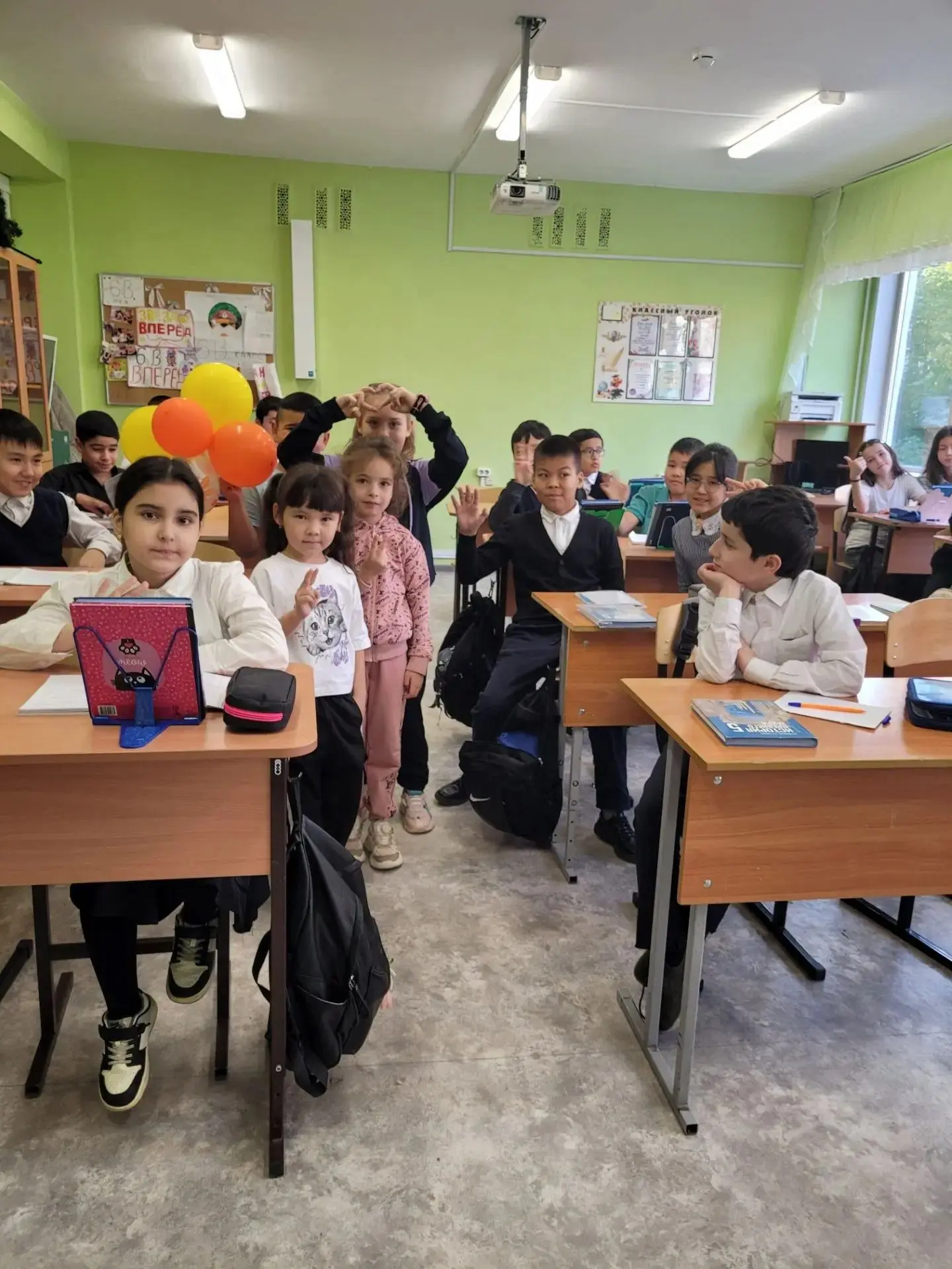 1 «А» познакомился с ребятами из 4 «А», 4 «Б», 3 «Б», 5 «А», 5 «Г» и 9 «В»! 🤝В дружбе ...