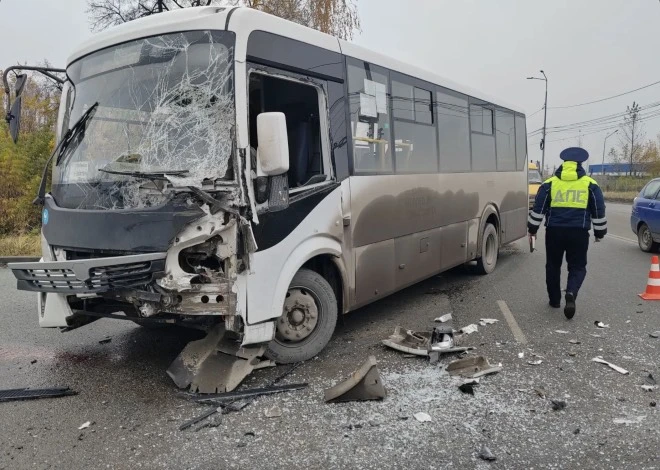 Шесть пассажиров автобуса получили травмы во вчерашнем ДТП на Берёзовском тракте