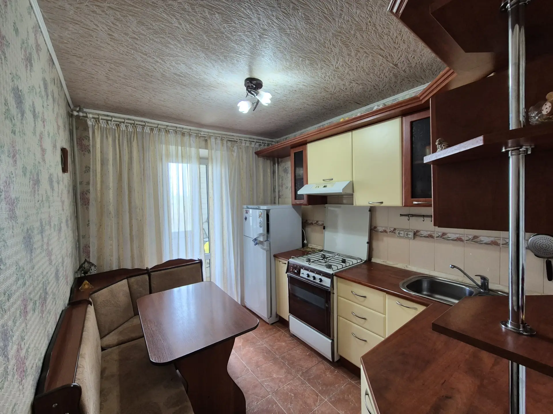 Продам 3-х ком. кв-ру, пр.Победы 102, 5/9, р-он ЗАГСа. Лифт работает, окна  пластик(кро...