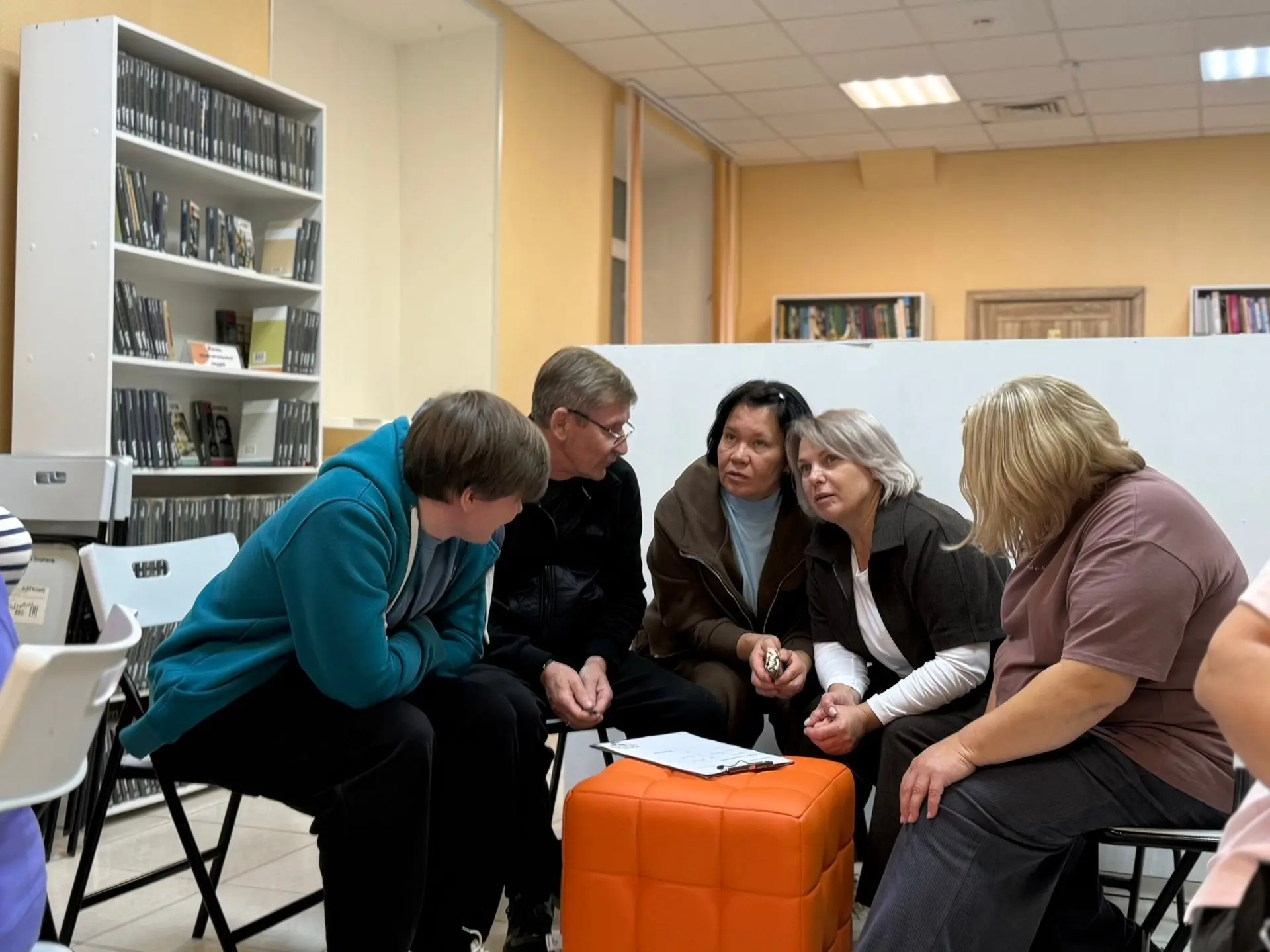 1 октября в Озёрской городской библиотеке имени Д.В. Григоровича прошла развлекательная...