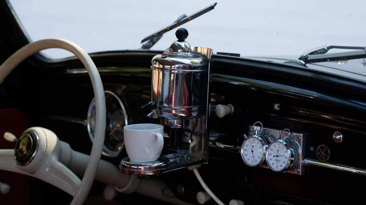 В 1959 году в автомобиляхVolkswagenбыла кофеварка как дополнительная опция 🚗☕