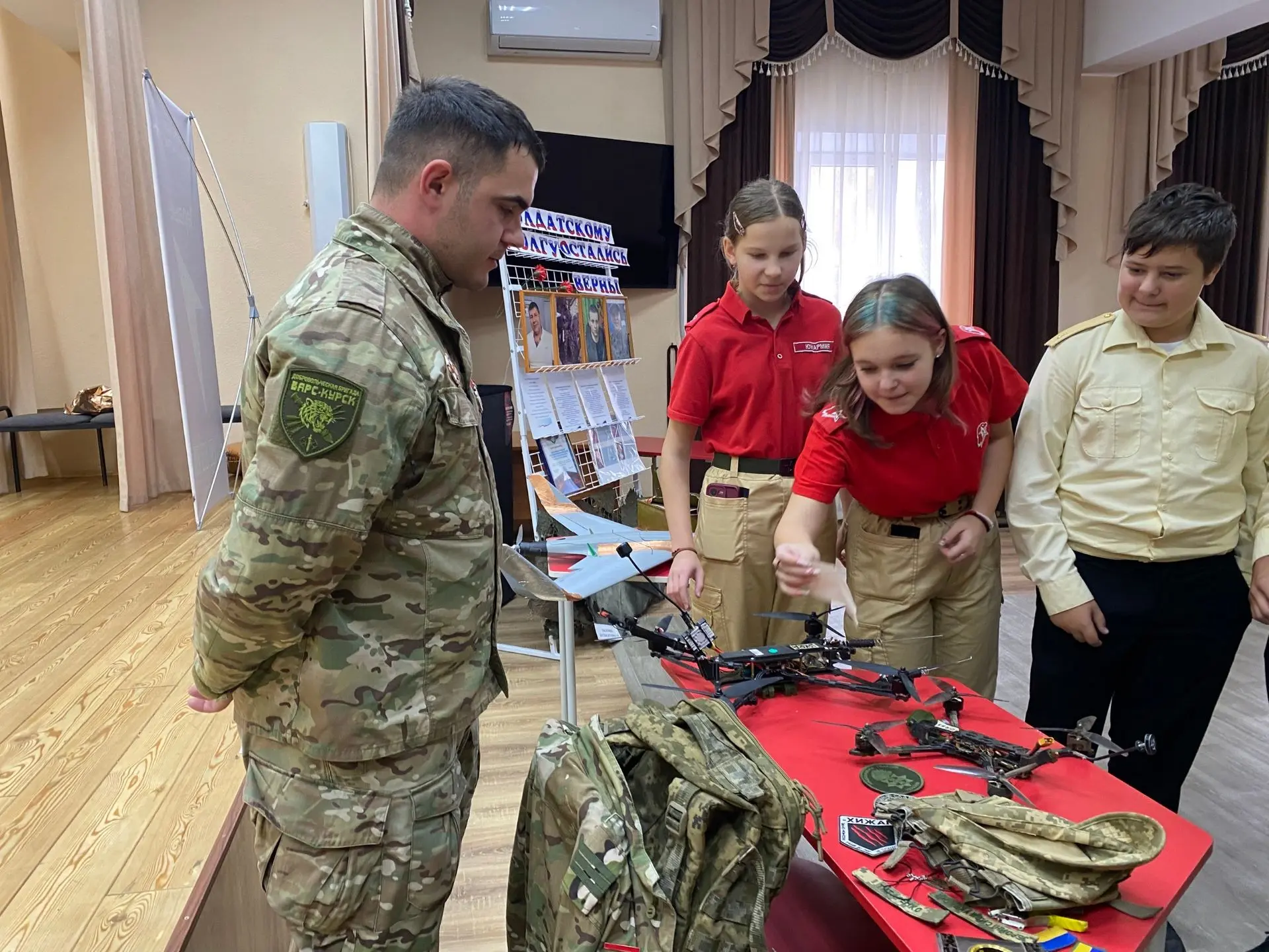 🇷🇺Накануне Дня воинской славы в Будановской средней школе прошёл Урок Мужества. В мер...