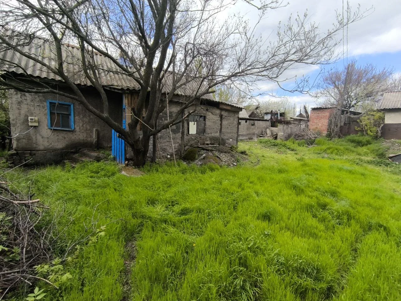 Продам 2 смежных участка с ветхими домиками, ул. Свердлова, 8 соток. назначение ИЖС. До...
