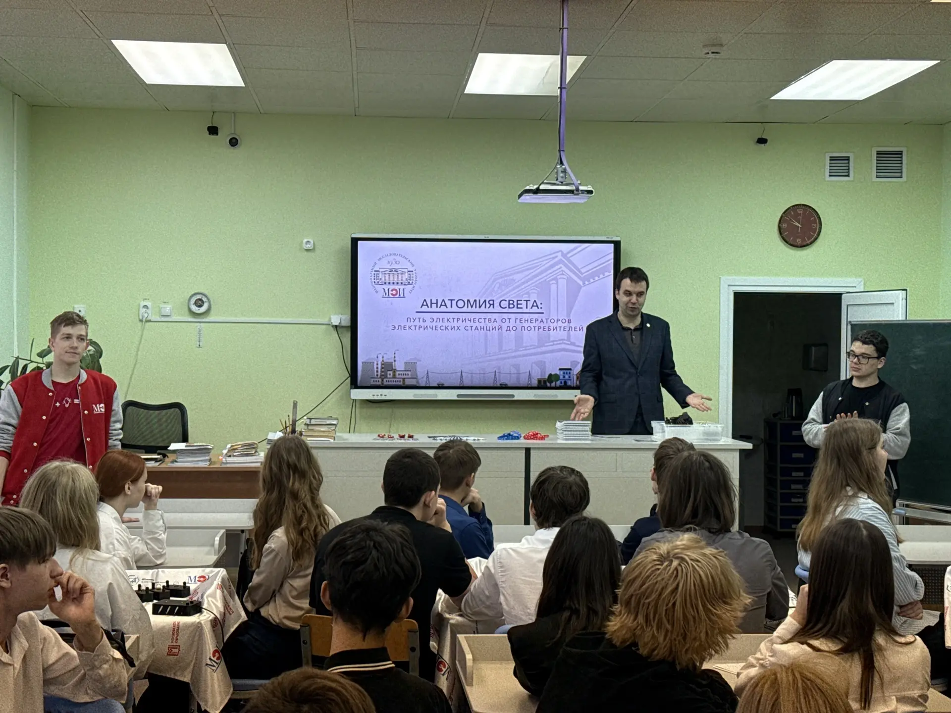 13 октября в нашей школе прошёл познавательный мастер‑класс для учащихся 8-11 классов п...