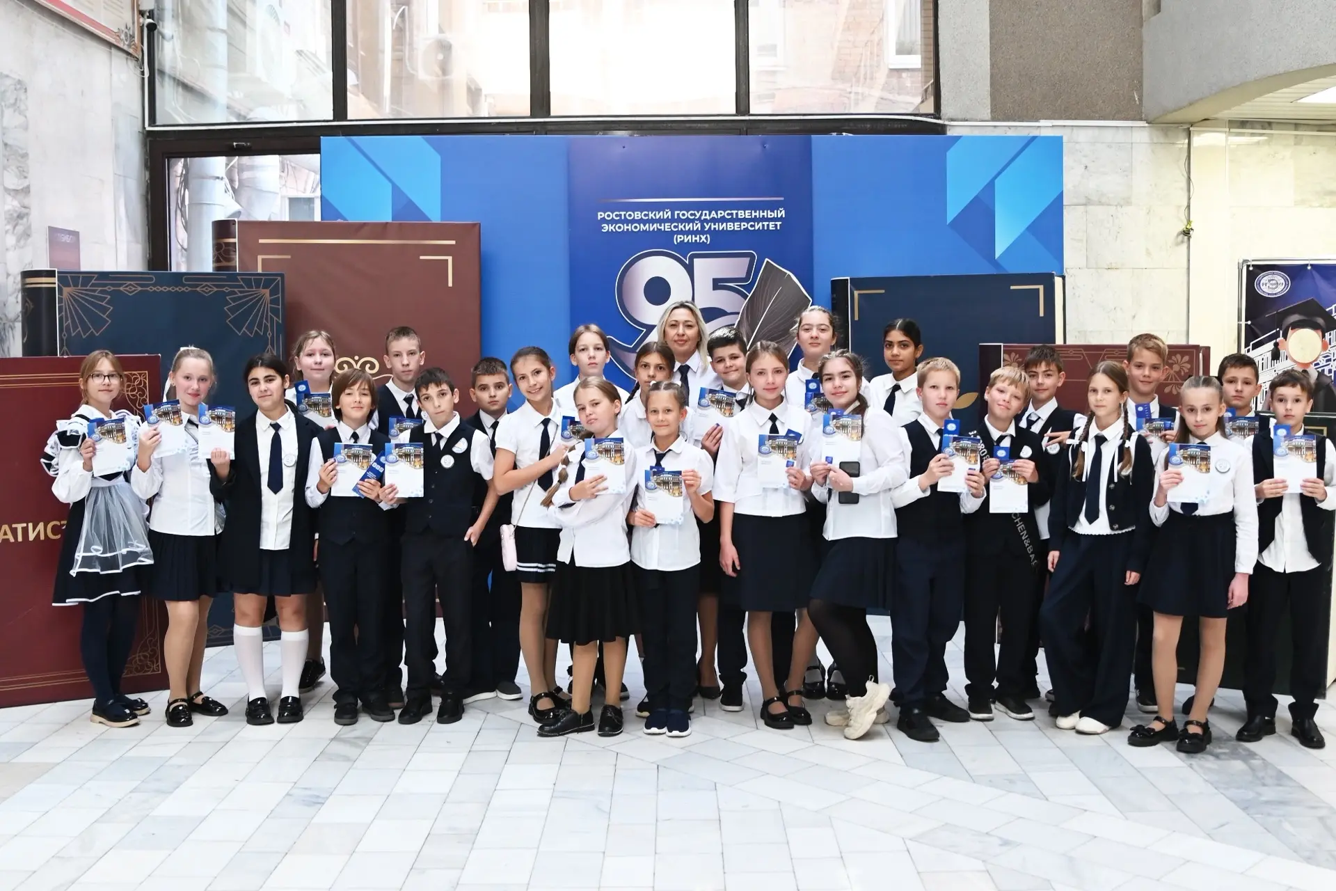 🎓 От школьной парты до университетской кафедры: пятиклассники провели «Встречу в галст...