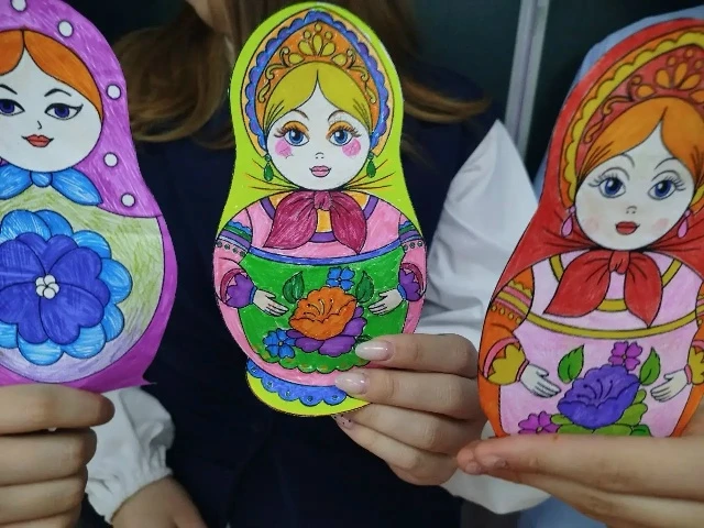 Русская матрешка                                              Десятиклассники в Кулаков...