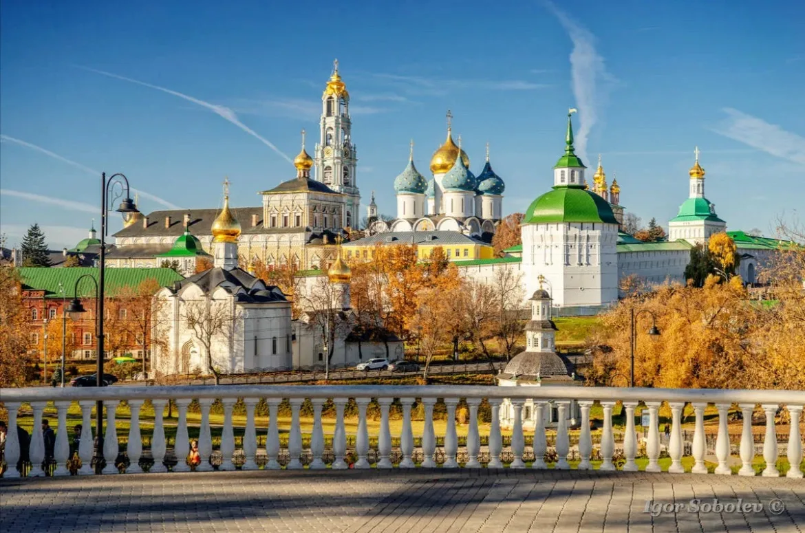 ⛪️ «От духовной святыни до колыбели русского искусства: лавра и Абрамцево за один день»