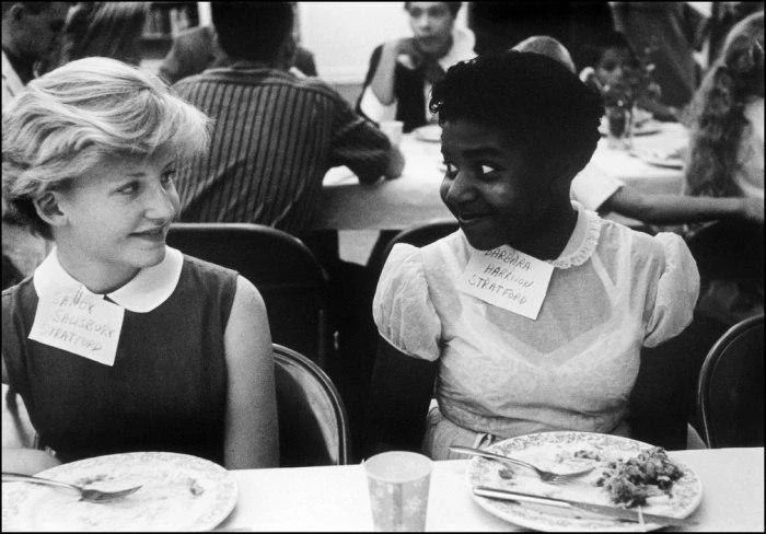 Вечеринка для белых и чёрных детей, Вирджиния, США, 1958 год.В 1958 году была законодат...