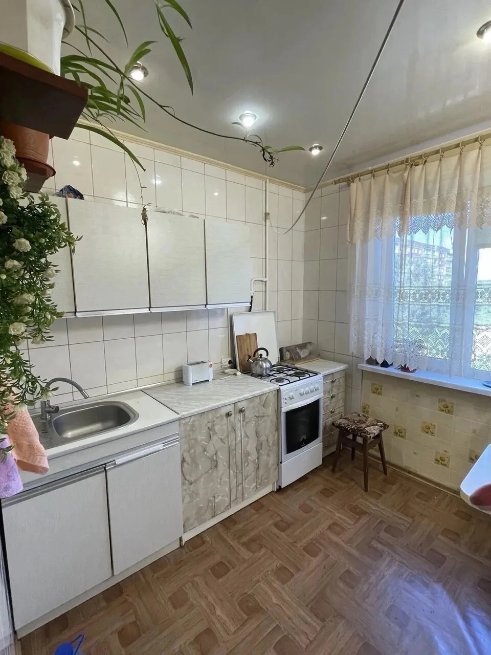Продам 3-комнатную квартиру, 63 м², 6/9 эт. в Харцызске, низ Черёмушек, ул. 40 лет осво...