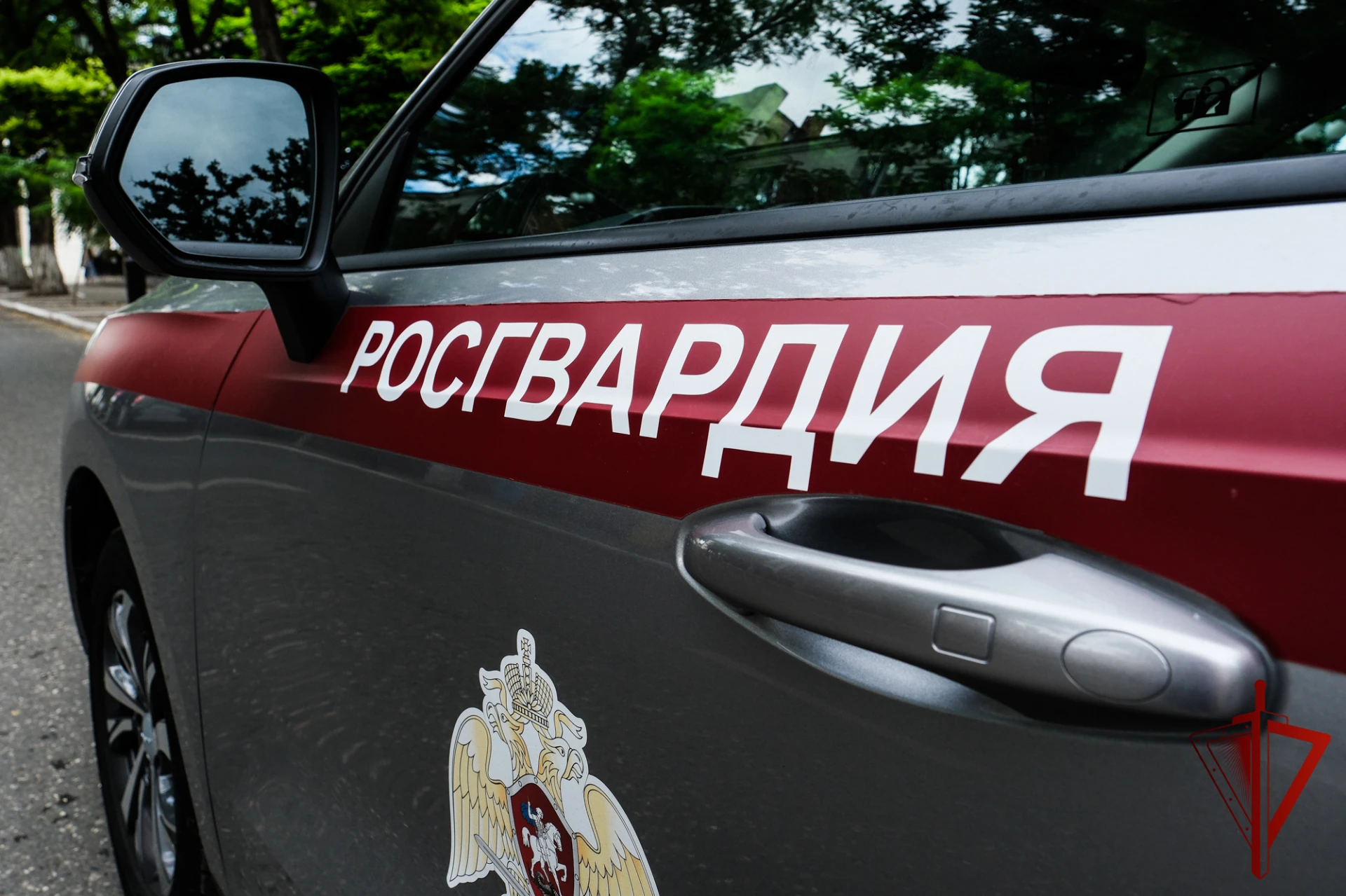 🚨 Росгвардейцы задержали пьяного дебошира в астраханском храме
