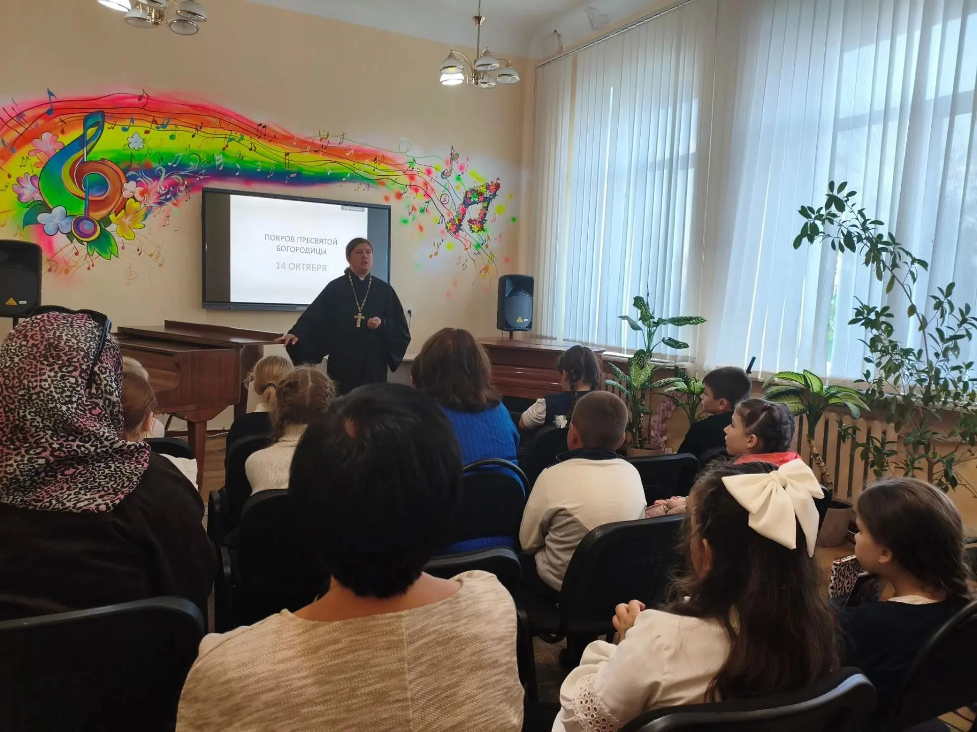 Сегодня в Антрацитовской детской музыкальной школе состоялась тёплая и душевная встреча...